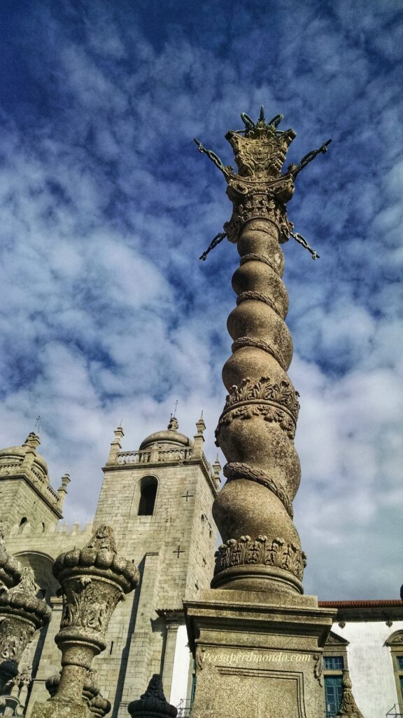 Colonna della gogna medievale a Porto