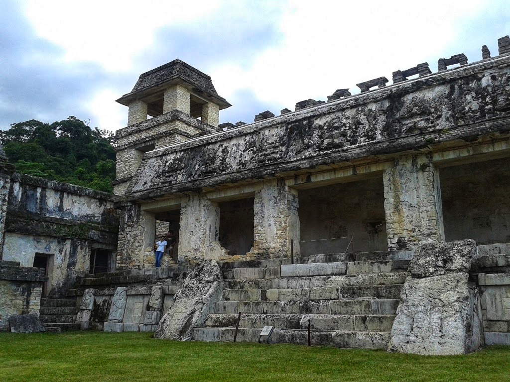 Il Palazzo e Torre a quattro gradoni a Palenque in Chiapas